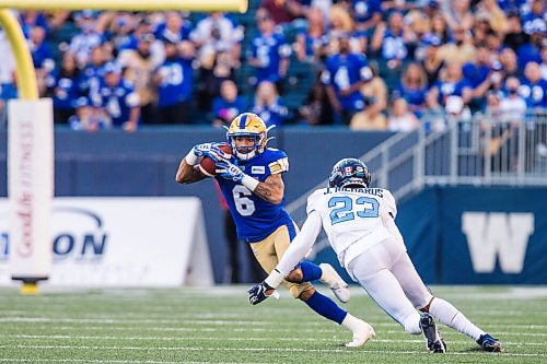 MIKAELA MACKENZIE / WINNIPEG FREE PRESS

Blue Bomber Charles Nelson makes a catch as Argonaut Jeff Richards tries to stop him at IG Field in Winnipeg on Friday, Aug. 13, 2021. For --- story.
Winnipeg Free Press 2021.