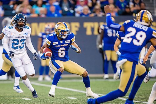 MIKAELA MACKENZIE / WINNIPEG FREE PRESS

Blue Bomber Charles Nelson runs with the ball as they face the Toronto Argonauts at IG Field in Winnipeg on Friday, Aug. 13, 2021. For --- story.
Winnipeg Free Press 2021.