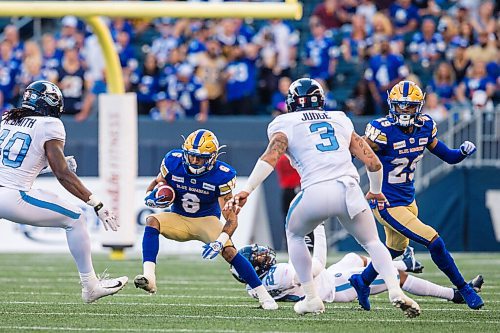 MIKAELA MACKENZIE / WINNIPEG FREE PRESS

Blue Bomber Charles Nelson runs with the ball as they face the Toronto Argonauts at IG Field in Winnipeg on Friday, Aug. 13, 2021. For --- story.
Winnipeg Free Press 2021.