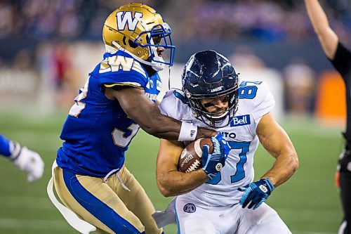 MIKAELA MACKENZIE / WINNIPEG FREE PRESS

Blue Bomber Kelvin McKnight and Toronto Argonaut Daniel Braverman at IG Field in Winnipeg on Friday, Aug. 13, 2021. For --- story.
Winnipeg Free Press 2021.