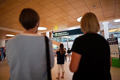 Daniel Crump / Winnipeg Free Press. Travellers at James Richardson International Airport in Winnipeg. All passengers and workers on commercial air flights in Canada will soon have to prove they've been vaccinated against the coronavirus. August 12, 2021.