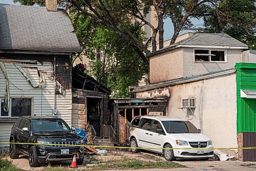 ALEX LUPUL / WINNIPEG FREE PRESS  

Buildings damaged by a fire on the 100 block of Scott Street in Winnipeg are photographed on August 16, 2021. A female in her sixties was rescued from the convenience stores's second floor residence and taken to hospital in critical condition, and she later succumbed to injuries related to the fire.