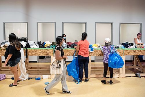 ALEX LUPUL / WINNIPEG FREE PRESS  

Shoppers are photographed looking for deals at Krazy Binz, a newly opened store that sells overstock and returned items from online retailers, on August 17, 2021.

Reporter: Cody Sellar