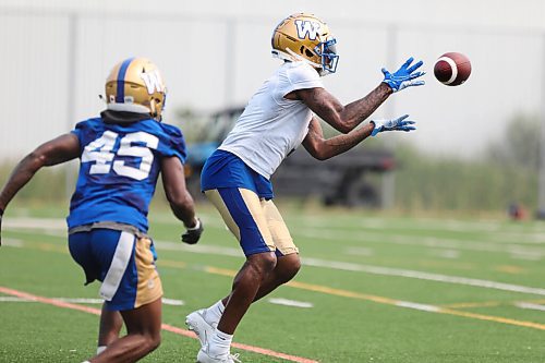 RUTH BONNEVILLE / WINNIPEG FREE PRESS

Sports - bomber practice 

Bombers DB, Darvin Adams #1, on field during practice Tuesday. 

Practice took place on the soccer field  next to the Winnipeg Soccer Complex on Chancellor Matheson Rd, on Tuesday. 


Aug 17th, 2021
