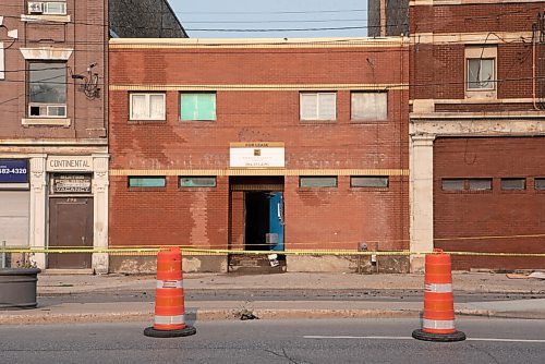 ALEX LUPUL / WINNIPEG FREE PRESS  

Southbound traffic on the 800 block of Main Street still remains closed, due to an ongoing investigation into a structure fire.