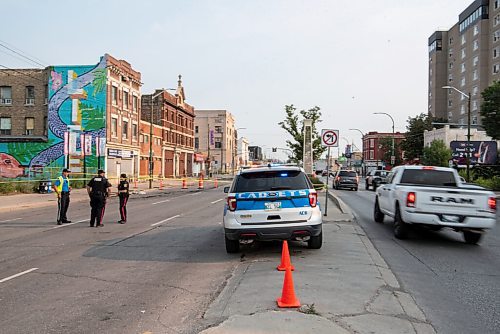 ALEX LUPUL / WINNIPEG FREE PRESS  

Southbound traffic on the 800 block of Main Street still remains closed, due to an ongoing investigation into a structure fire.