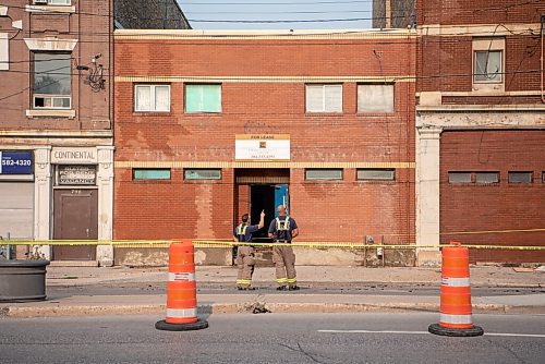 ALEX LUPUL / WINNIPEG FREE PRESS  

Southbound traffic on the 800 block of Main Street still remains closed, due to an ongoing investigation into a structure fire.