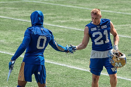 ALEX LUPUL / WINNIPEG FREE PRESS  

The Winnipeg Blue Bombers' Josh Johnson (0) and Nick Hallett (21) are photographed during practice at IG Field on August 18, 2021.