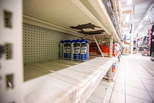 MIKAELA MACKENZIE / WINNIPEG FREE PRESS

The near cleaned-out shelves of wasp deterrents at Canadian Tire in Winnipeg on Wednesday, Aug. 18, 2021.  For Cody story.
Winnipeg Free Press 2021.