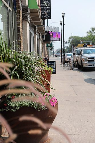 RUTH BONNEVILLE / WINNIPEG FREE PRESS

ent - South Osborne Restaurants

Photo of  South Osborne strip,  to run with this story., Monticchio owner and head chef Mike Di Fonte for Saturdays feature on South Osborne 

Eva Wasney

Aug 18th, 2021
