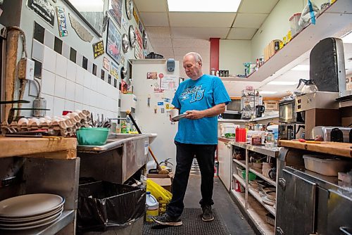 ALEX LUPUL / WINNIPEG FREE PRESS  

Rick Wareham, owner of Big Rick's Hot Rod Diner in Winnipeg, is photographed in the diner's kitchen on August 19, 2021.

Reporter: Dave Sanderson
