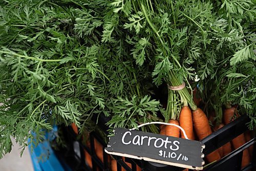 ALEX LUPUL / WINNIPEG FREE PRESS  

Carrots are one of the vegetables offered as part of Fireweed's Veggie Van program on August 19, 2021. The program offers affordable local produce to those in lower income neighbourhoods.