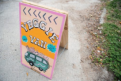 ALEX LUPUL / WINNIPEG FREE PRESS  

Fireweed Food Co-op's Veggie Van program sign is photographed on August 19, 2021. The program offers affordable local produce to those in lower income neighbourhoods.