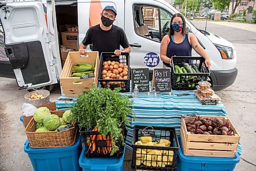 ALEX LUPUL / WINNIPEG FREE PRESS  

Janelle Wride, Delivery Coordinator for Fireweed Food Co-op, and Paul Dyck, a volunteer, pose for a photo with their vegetable stand as part of Fireweed's Veggie Van program on August 19, 2021. The program offers affordable local produce to those in lower income neighbourhoods.