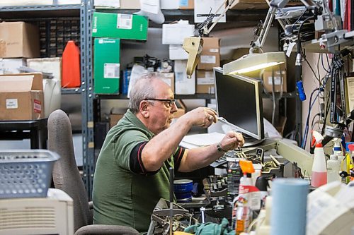 MIKAELA MACKENZIE / WINNIPEG FREE PRESS

Izu Gephter works on a typewriter at I. G. Office Equipment in Winnipeg on Friday, Aug. 20, 2021. For Dave Sanderson story.
Winnipeg Free Press 2021.