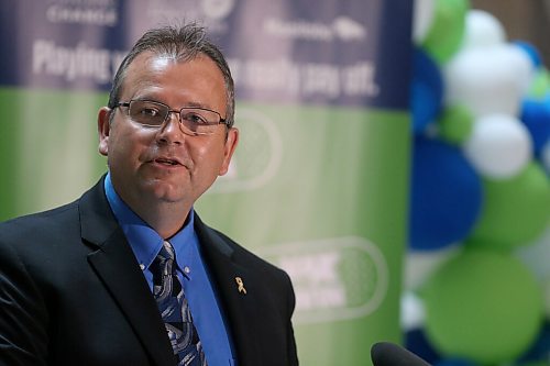 WINNIPEG FREE PRESS/SHANNON VANRAES
Advanced Education Minister Wayne Ewasko announces the Vax to Win scholarship recipients at the Manitoba Legislative Building August 23, 2021.