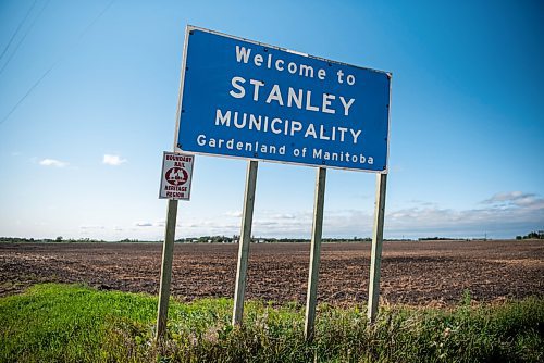 ALEX LUPUL / WINNIPEG FREE PRESS  

A welcome sign for the Municipality of Stanley is photographed outside of Winkler on August, 23, 2021.