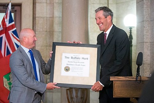MIKAELA MACKENZIE / WINNIPEG FREE PRESS

Chief provincial public health officer Dr. Brent Roussin (left) receives the Order of the Buffalo Hunt from premier Brian Pallister at the Manitoba Legislative Building in Winnipeg on Tuesday, Aug. 24, 2021. For --- story.
Winnipeg Free Press 2021.