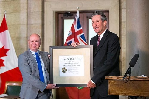 MIKAELA MACKENZIE / WINNIPEG FREE PRESS

Chief provincial public health officer Dr. Brent Roussin (left) receives the Order of the Buffalo Hunt from premier Brian Pallister at the Manitoba Legislative Building in Winnipeg on Tuesday, Aug. 24, 2021. For --- story.
Winnipeg Free Press 2021.
