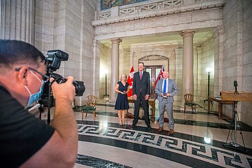 MIKAELA MACKENZIE / WINNIPEG FREE PRESS

Chief provincial nursing officer Lanette Siragusa (left), premier Brian Pallister, and chief provincial public health officer Dr. Brent Roussin pose for a photo after the Order of the Buffalo Hunt ceremony at the Manitoba Legislative Building in Winnipeg on Tuesday, Aug. 24, 2021. For --- story.
Winnipeg Free Press 2021.