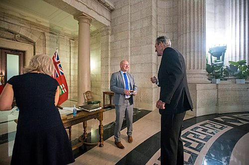 MIKAELA MACKENZIE / WINNIPEG FREE PRESS

Chief provincial nursing officer Lanette Siragusa (left), chief provincial public health officer Dr. Brent Roussin, and premier Brian Pallister chat after the Order of the Buffalo Hunt ceremony at the Manitoba Legislative Building in Winnipeg on Tuesday, Aug. 24, 2021. For --- story.
Winnipeg Free Press 2021.