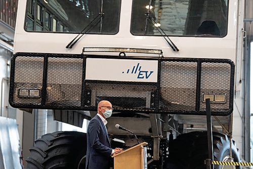 ALEX LUPUL / WINNIPEG FREE PRESS  

Fred Meier, President & CEO of Red River College, is photographed speaking at the unveiling of Frontiers North's fully electric tundra buggy in partnership with Red River College's Vehicle Technology & Energy Centre's on August 24, 2021.