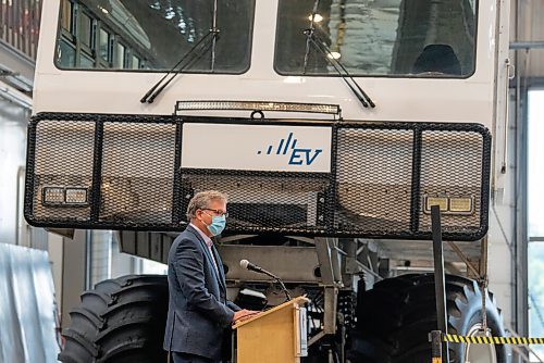 ALEX LUPUL / WINNIPEG FREE PRESS  

Ron Vanderwees, program director at the Vehicle Technology Centre, is photographed speaking at the unveiling of Frontiers North's fully electric tundra buggy in partnership with Red River College's Vehicle Technology & Energy Centre's on August 24, 2021.