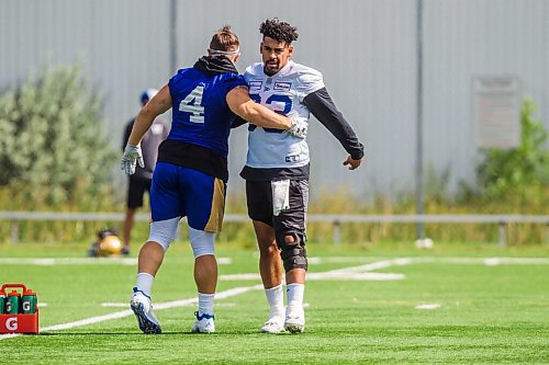 MIKAELA MACKENZIE / WINNIPEG FREE PRESS

Andrew Harris gives Adam Bighill a quick hug at Bombers practice in Winnipeg on Wednesday, Aug. 25, 2021. For Mike Sawatzky story.
Winnipeg Free Press 2021.