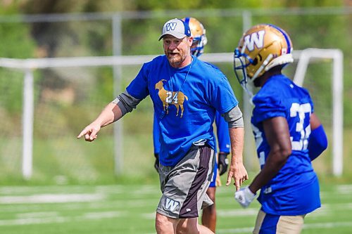 MIKAELA MACKENZIE / WINNIPEG FREE PRESS

Bombers head coach Mike O'Shea at practice in Winnipeg on Wednesday, Aug. 25, 2021. For Mike Sawatzky story.
Winnipeg Free Press 2021.