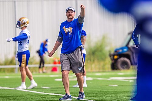 MIKAELA MACKENZIE / WINNIPEG FREE PRESS

Bombers head coach Mike O'Shea at practice in Winnipeg on Wednesday, Aug. 25, 2021. For Mike Sawatzky story.
Winnipeg Free Press 2021.