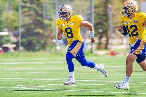 MIKAELA MACKENZIE / WINNIPEG FREE PRESS

Quarterback Zach Collaros at Bombers practice in Winnipeg on Wednesday, Aug. 25, 2021. For Mike Sawatzky story.
Winnipeg Free Press 2021.