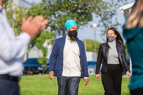 MIKAELA MACKENZIE / WINNIPEG FREE PRESS

NDP leader Jagmeet Singh and Winnipeg North candidate Melissa Chung-Mowat walk in to make a housing announcement in Winnipeg on Thursday, Aug. 26, 2021. For Dylan story.
Winnipeg Free Press 2021.