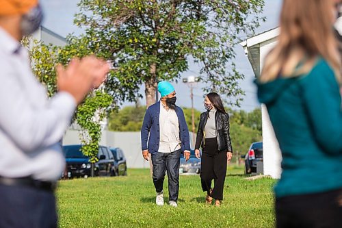 MIKAELA MACKENZIE / WINNIPEG FREE PRESS

NDP leader Jagmeet Singh and Winnipeg North candidate Melissa Chung-Mowat walk in to make a housing announcement in Winnipeg on Thursday, Aug. 26, 2021. For Dylan story.
Winnipeg Free Press 2021.