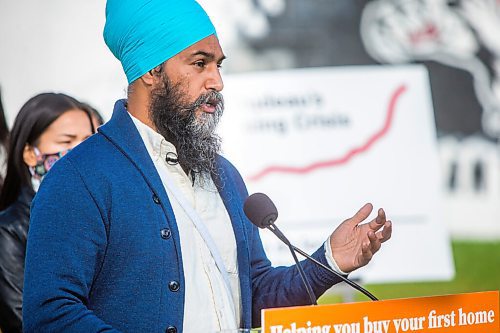 MIKAELA MACKENZIE / WINNIPEG FREE PRESS

Jagmeet Singh makes a housing announcement along with NDP politicians and supporters while campaigning in Winnipeg on Thursday, Aug. 26, 2021. For Dylan story.
Winnipeg Free Press 2021.