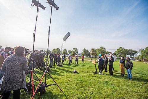 MIKAELA MACKENZIE / WINNIPEG FREE PRESS

Jagmeet Singh makes a housing announcement along with NDP politicians and supporters while campaigning in Winnipeg on Thursday, Aug. 26, 2021. For Dylan story.
Winnipeg Free Press 2021.