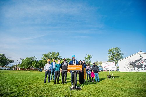 MIKAELA MACKENZIE / WINNIPEG FREE PRESS

Jagmeet Singh makes a housing announcement along with NDP politicians and supporters while campaigning in Winnipeg on Thursday, Aug. 26, 2021. For Dylan story.
Winnipeg Free Press 2021.