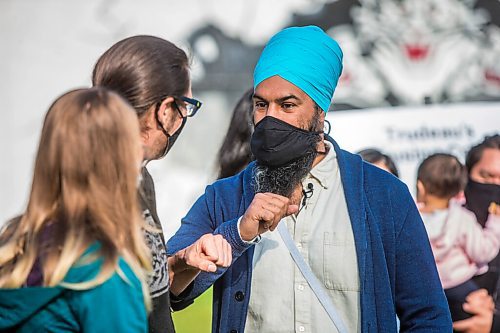 MIKAELA MACKENZIE / WINNIPEG FREE PRESS

Jagmeet Singh elbow-bumps supporters before making a housing announcement in Winnipeg on Thursday, Aug. 26, 2021. For Dylan story.
Winnipeg Free Press 2021.