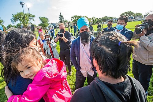 MIKAELA MACKENZIE / WINNIPEG FREE PRESS

Jagmeet Singh chats with supporters after making a housing announcement in Winnipeg on Thursday, Aug. 26, 2021. For Dylan story.
Winnipeg Free Press 2021.