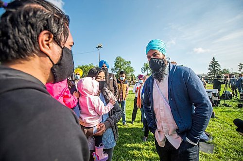 MIKAELA MACKENZIE / WINNIPEG FREE PRESS

Jagmeet Singh chats with supporters after making a housing announcement in Winnipeg on Thursday, Aug. 26, 2021. For Dylan story.
Winnipeg Free Press 2021.