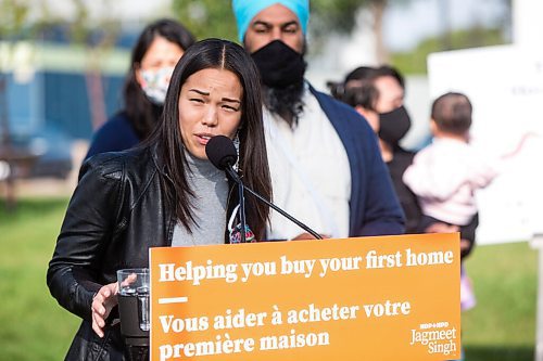 MIKAELA MACKENZIE / WINNIPEG FREE PRESS

Winnipeg North NDP candidate Melissa Chung-Mowat  speaks before party leader Jagmeet Singh makes a housing announcement in Winnipeg on Thursday, Aug. 26, 2021. For Dylan story.
Winnipeg Free Press 2021.