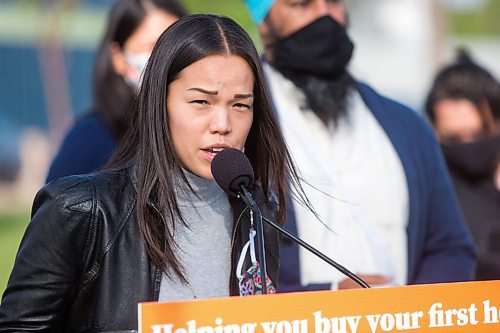 MIKAELA MACKENZIE / WINNIPEG FREE PRESS

Winnipeg North NDP candidate Melissa Chung-Mowat  speaks before party leader Jagmeet Singh makes a housing announcement in Winnipeg on Thursday, Aug. 26, 2021. For Dylan story.
Winnipeg Free Press 2021.