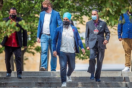 MIKAELA MACKENZIE / WINNIPEG FREE PRESS

NDP leader Jagmeet Singh along with with Manitoba First Nations leaders and local candidates walk up to the Oodena Circle at The Forks in Winnipeg on Thursday, Aug. 26, 2021. For Dylan story.
Winnipeg Free Press 2021.