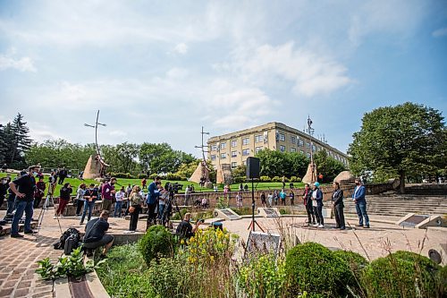 MIKAELA MACKENZIE / WINNIPEG FREE PRESS

NDP leader Jagmeet Singh speaks at the Oodena Circle with Manitoba First Nations leaders and local candidates at The Forks in Winnipeg on Thursday, Aug. 26, 2021. For Dylan story.
Winnipeg Free Press 2021.