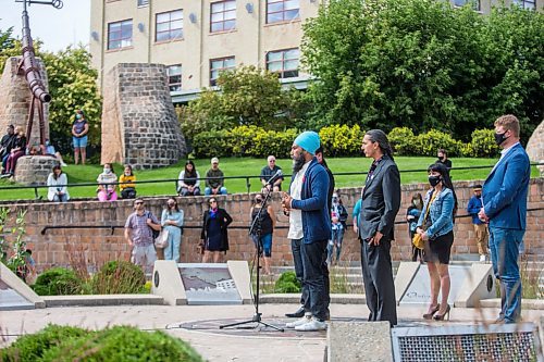 MIKAELA MACKENZIE / WINNIPEG FREE PRESS

NDP leader Jagmeet Singh speaks at the Oodena Circle with Manitoba First Nations leaders and local candidates at The Forks in Winnipeg on Thursday, Aug. 26, 2021. For Dylan story.
Winnipeg Free Press 2021.