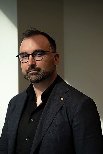 ALEX LUPUL / WINNIPEG FREE PRESS  

Grant White, a portfolio manager at Endeavour Wealth Management with IA Private Wealth, is photographed in Winnipeg on August, 26, 2021.