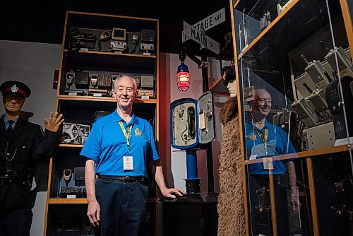 ALEX LUPUL / WINNIPEG FREE PRESS  

Don Wardrop, a volunteer at the Winnipeg Police Museum & Historical Society, is photographed next to a police patrol box found in the museum in Winnipeg on August, 26, 2021.