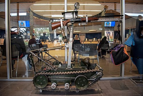 ALEX LUPUL / WINNIPEG FREE PRESS  

A remote-controlled police robot is photographed in the Winnipeg Police Museum on August, 26, 2021.