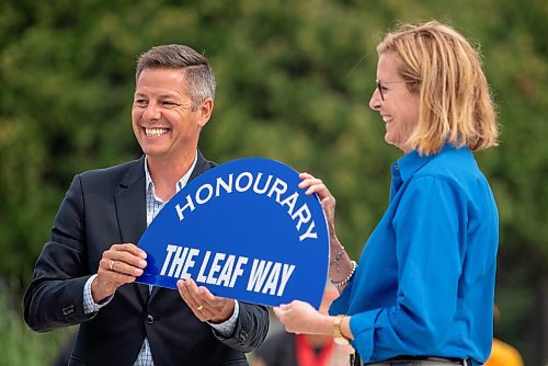 ALEX LUPUL / WINNIPEG FREE PRESS  

Winnipeg Mayor Brian Bowman hands Margaret Redmond, President and CEO of Assiniboine Park Conservancy, an honourary street sign during an event to honour the opening of The Leaf, earlier this summer, on August, 26, 2021.