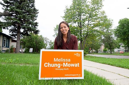 MIKE SUDOMA / Winnipeg Free Press
NDP MLA for Winnipeg North, Melissa Chung-Mowat puts a sign in the ground in front of a supporters home Friday
August 27, 2021