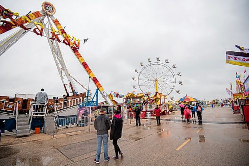 MIKE SUDOMA / Winnipeg Free Press
Attendance for opening night of the Red River Exhibitions Autumn Fair, was quite low during a rainy Friday night
August 27, 2021